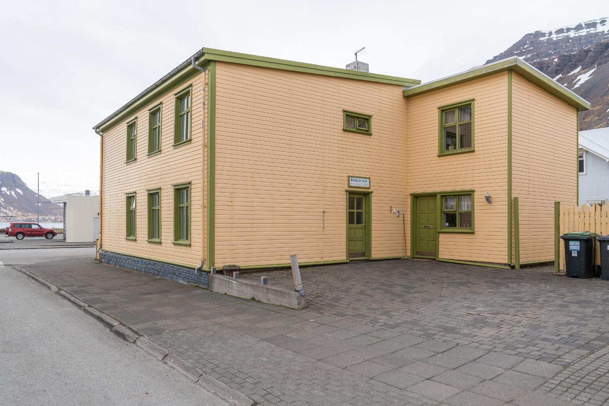 Isafjordur Hostel エクステリア 写真